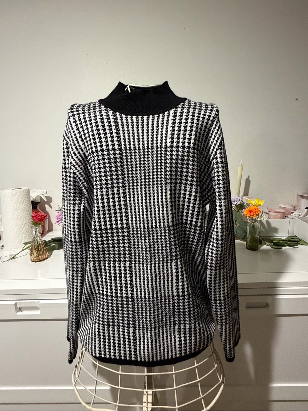 T Tahari Black & White Houndstooth Mock Neck Sweater